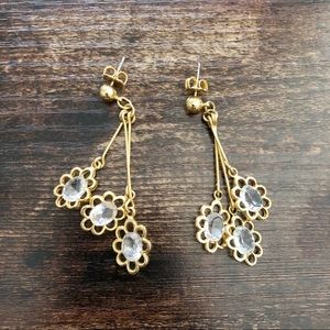 *Avon Dangling Daisy Earrings